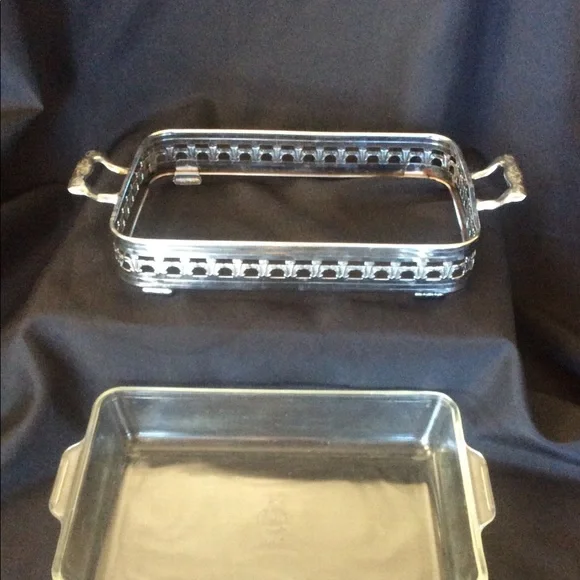 Vintage Pyrex casserole glass dish in serving tray - Picture 4 of 15